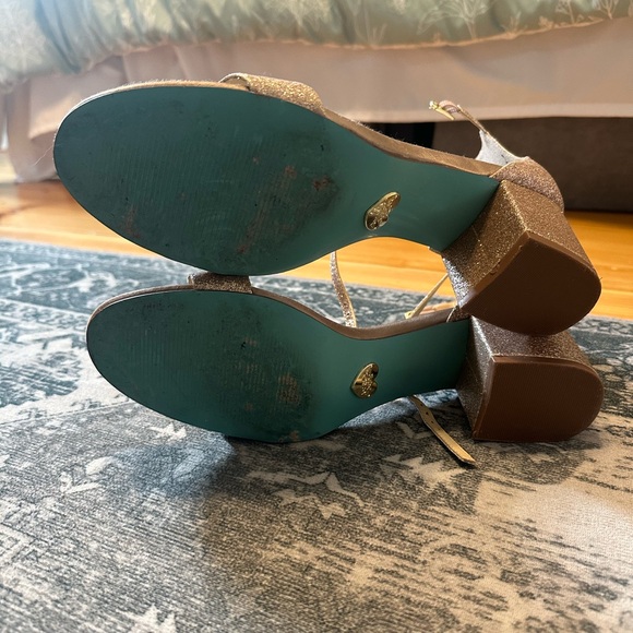 Heels - Picture 3 of 3